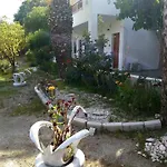 Mavrikou Helen Skyros