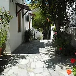 Mavrikou Helen Skyros