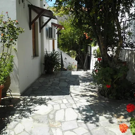 Mavrikou Helen Skyros